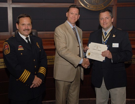 Detective Robert J. Murphy receives the Law Enforcement Commendation Medal from Fairfax County Police Chief Col. David M. Rohrer (left) and President Dan Rolph.