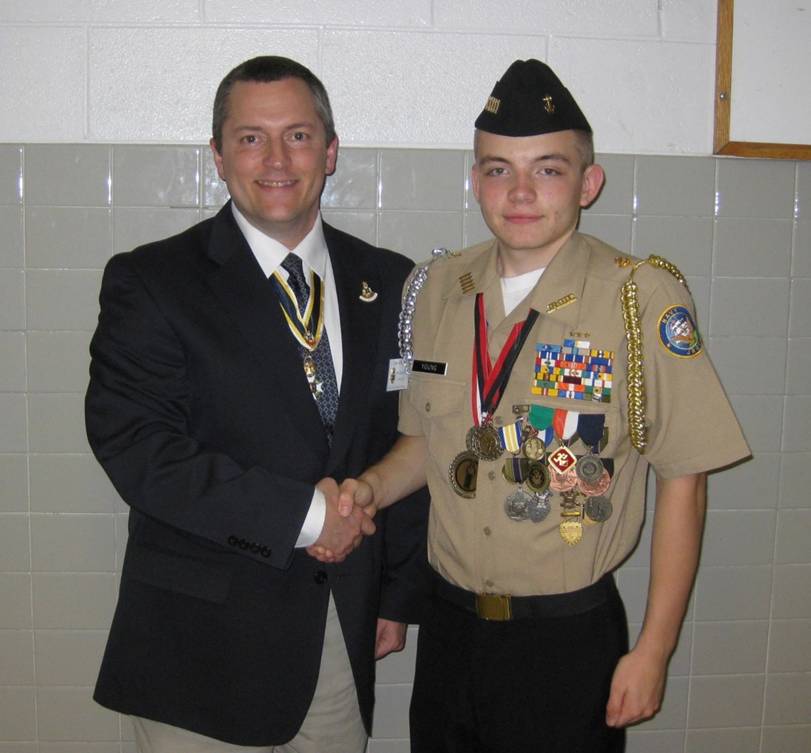 Compatriot Dan Rolph presents the SAR JROTC Medal to Cadet Alastair Young at Herndon High School on 21 May, 2013.