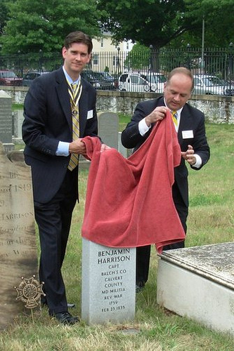 Fairfax Resolves member Bill Price and D.C. Society compatriot Robert Warren reveal the Benjamin Harrison grave marker.