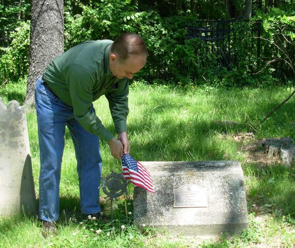 Bill Price marking the grave of Francis Summers - 2010